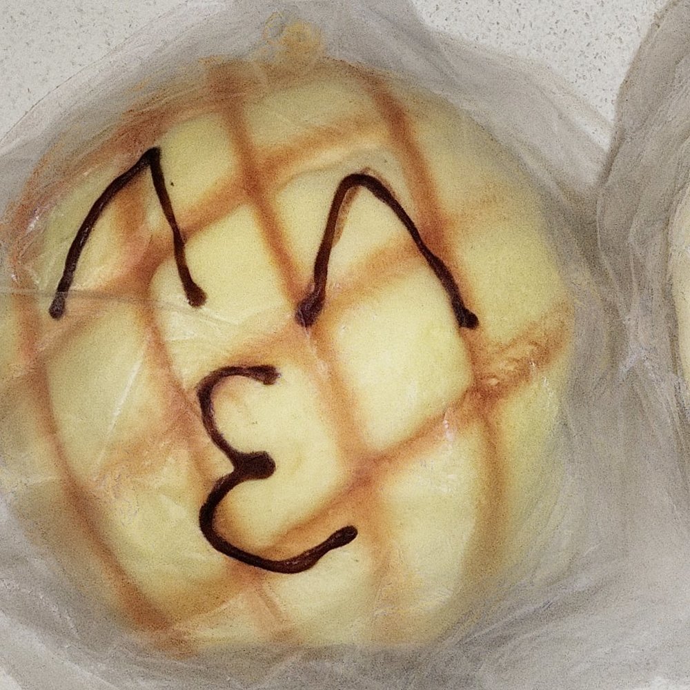 "Kiss face" Pineapple bread bun Pan Chocolate scented large squishy toy